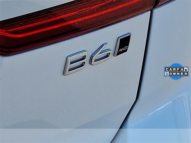 2023 Volvo XC60 B6 Ultimate Bright Theme