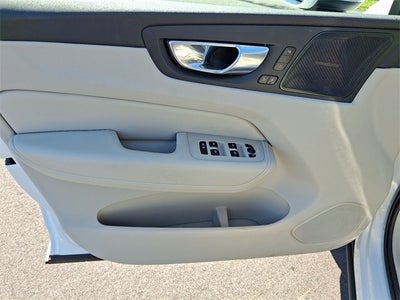 2023 Volvo XC60 B6 Ultimate Bright Theme