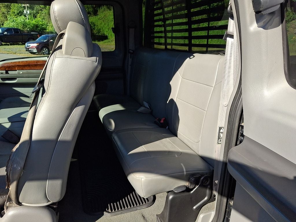 2002 Ford F-350SD Lariat 162 WB