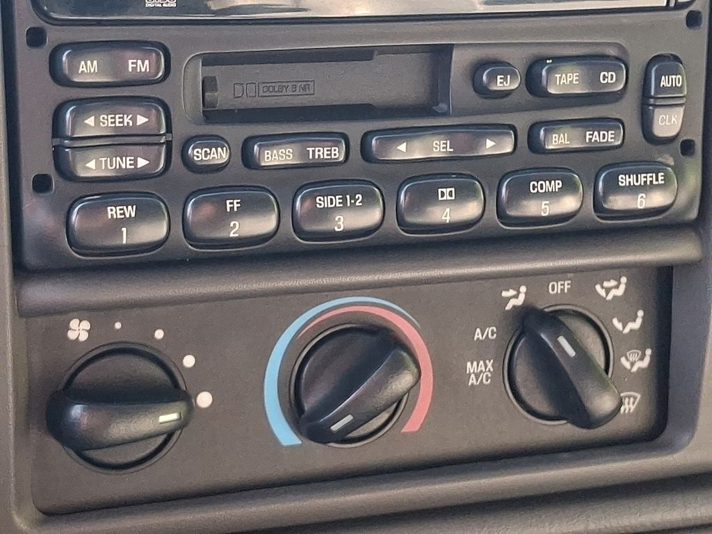 2002 Ford F-350SD Lariat 162 WB