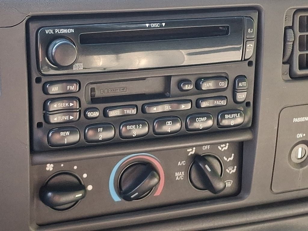 2002 Ford F-350SD Lariat 162 WB