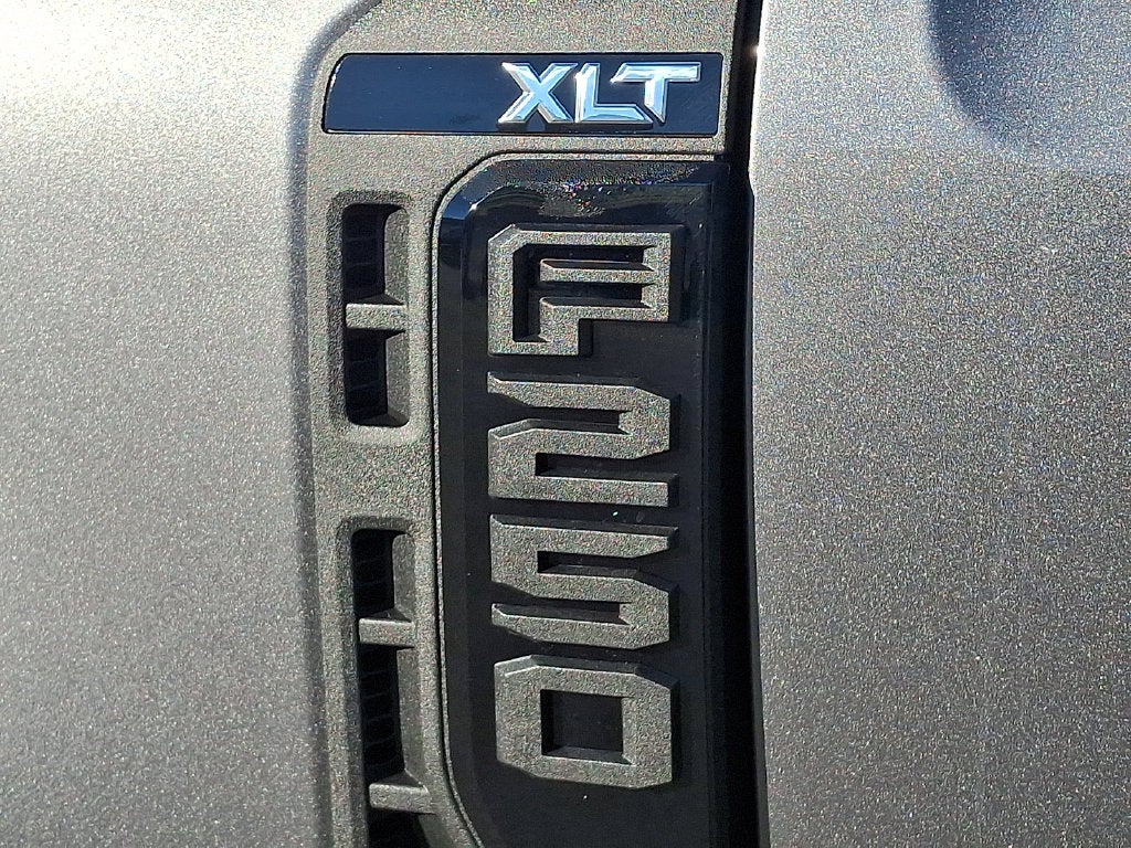2027 Ford F-250SD XLT