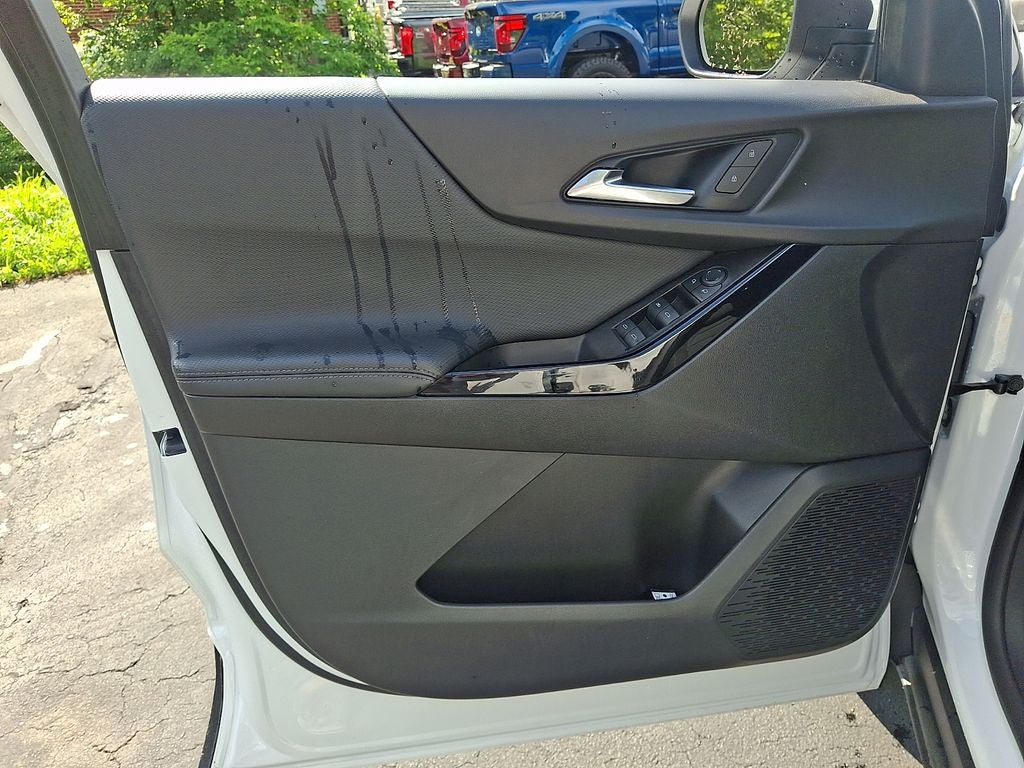 2025 Chevrolet Equinox LT - Photo 12