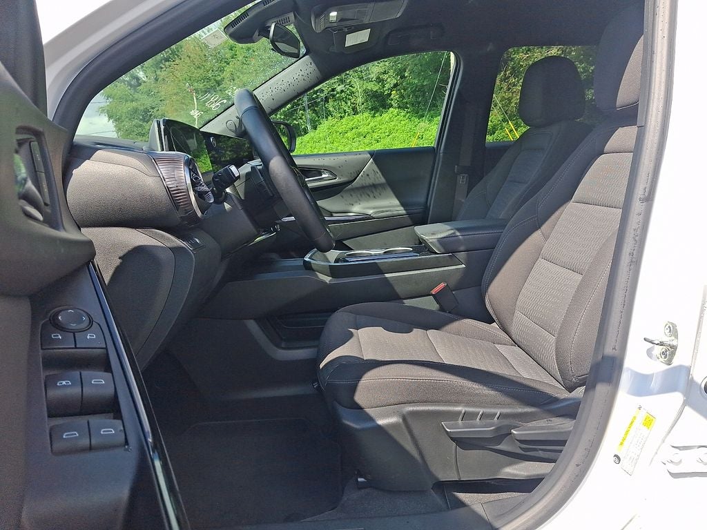 2025 Chevrolet Equinox LT - Photo 13