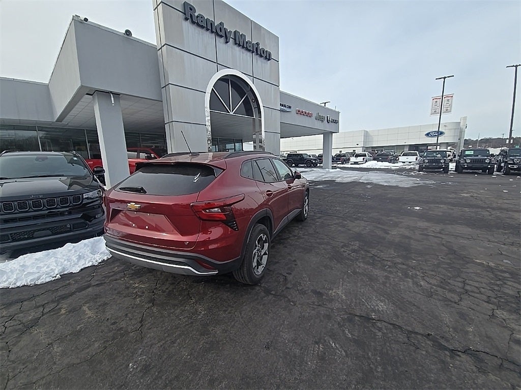 2025 Chevrolet Trax FWD LT