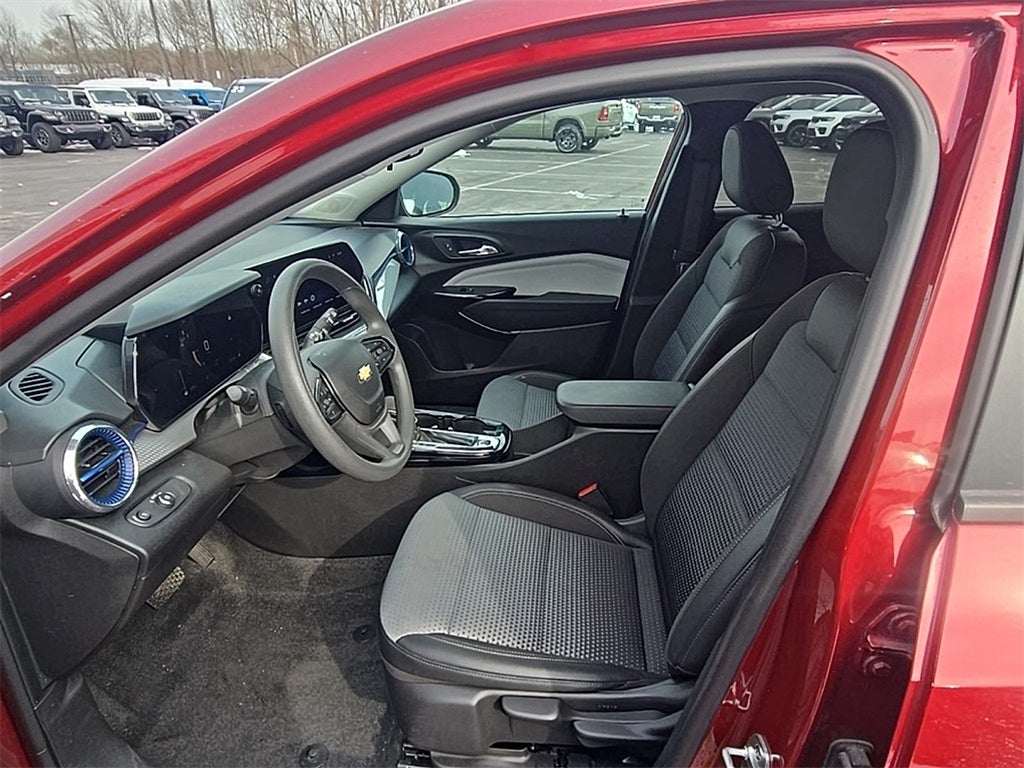 2025 Chevrolet Trax FWD LT