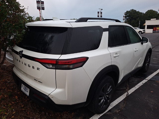 2024 Nissan Pathfinder SV