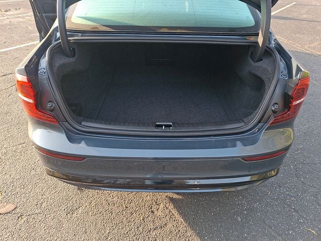 2024 Volvo S60 B5 Plus Dark Theme