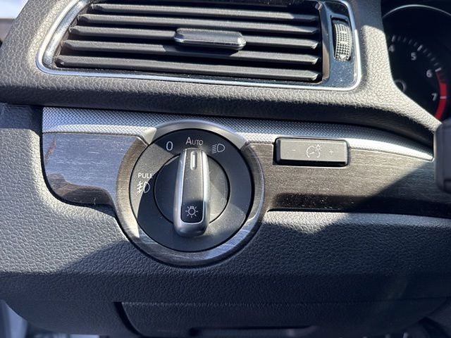 2017 Volkswagen Passat SEL Premium