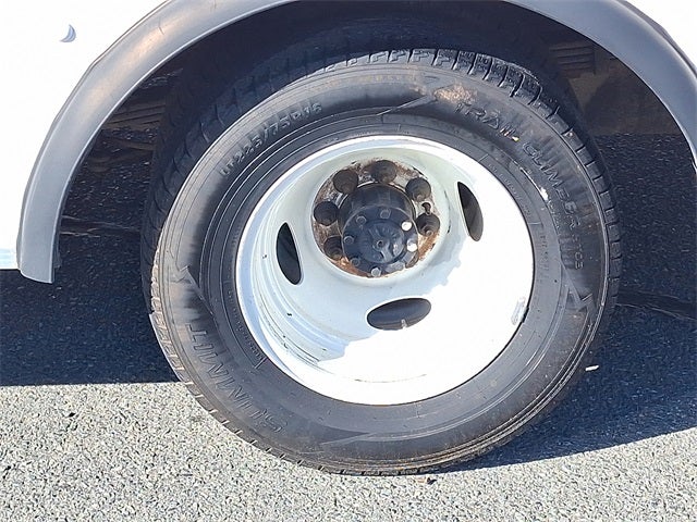 2022 Ford E-350SD Base Cutaway