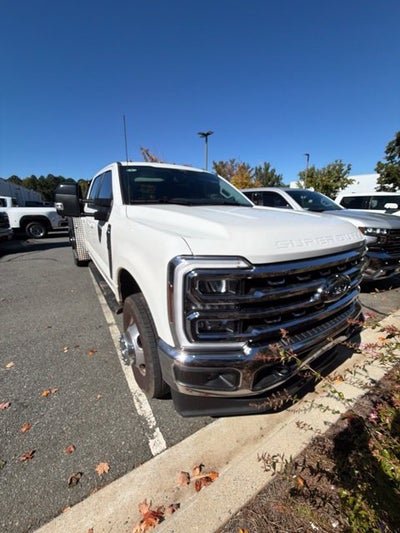 2026 Ford Super Duty F-350 DRW Chassis Cab LARIAT