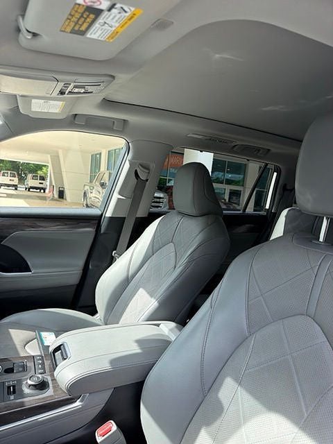 2022 Toyota Highlander Platinum