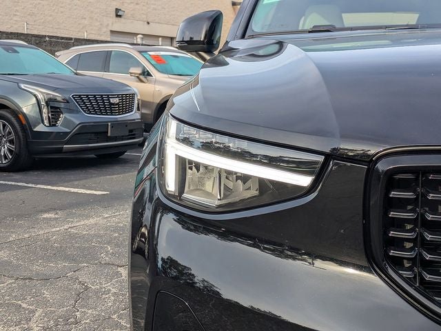 2023 Volvo XC40 B5 Plus Dark Theme