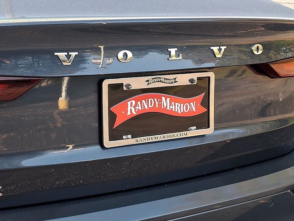 2024 Volvo S60 B5 Plus Dark Theme