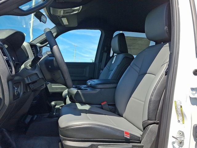 2023 RAM 3500 Tradesman Crew Cab 4x4 6'4' Box